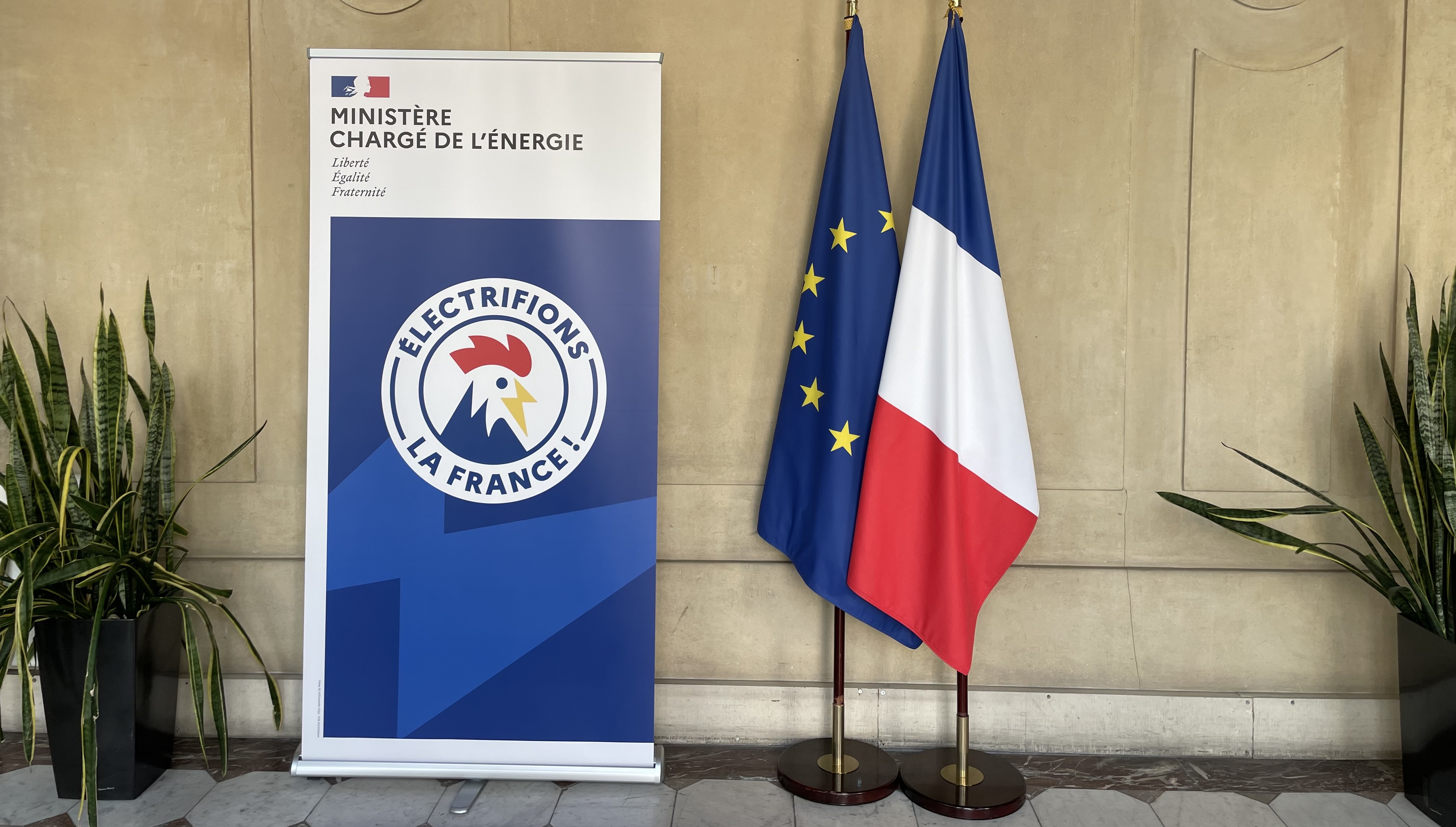 Villes de France participe au lancement de la deuxième phase du plan national d’électrification